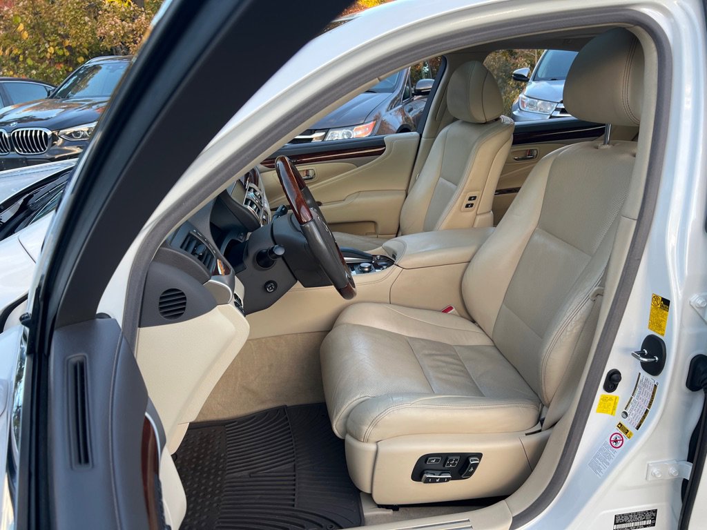 Used 2015 Lexus LS 460 image 14