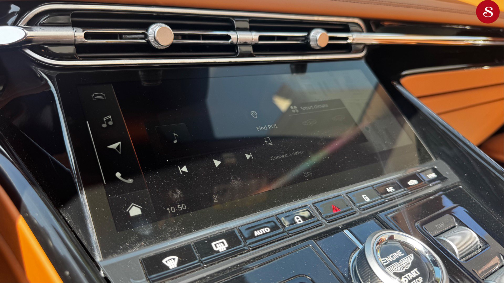 Used 2025 Aston Martin DB12 Convertible RWD image 17