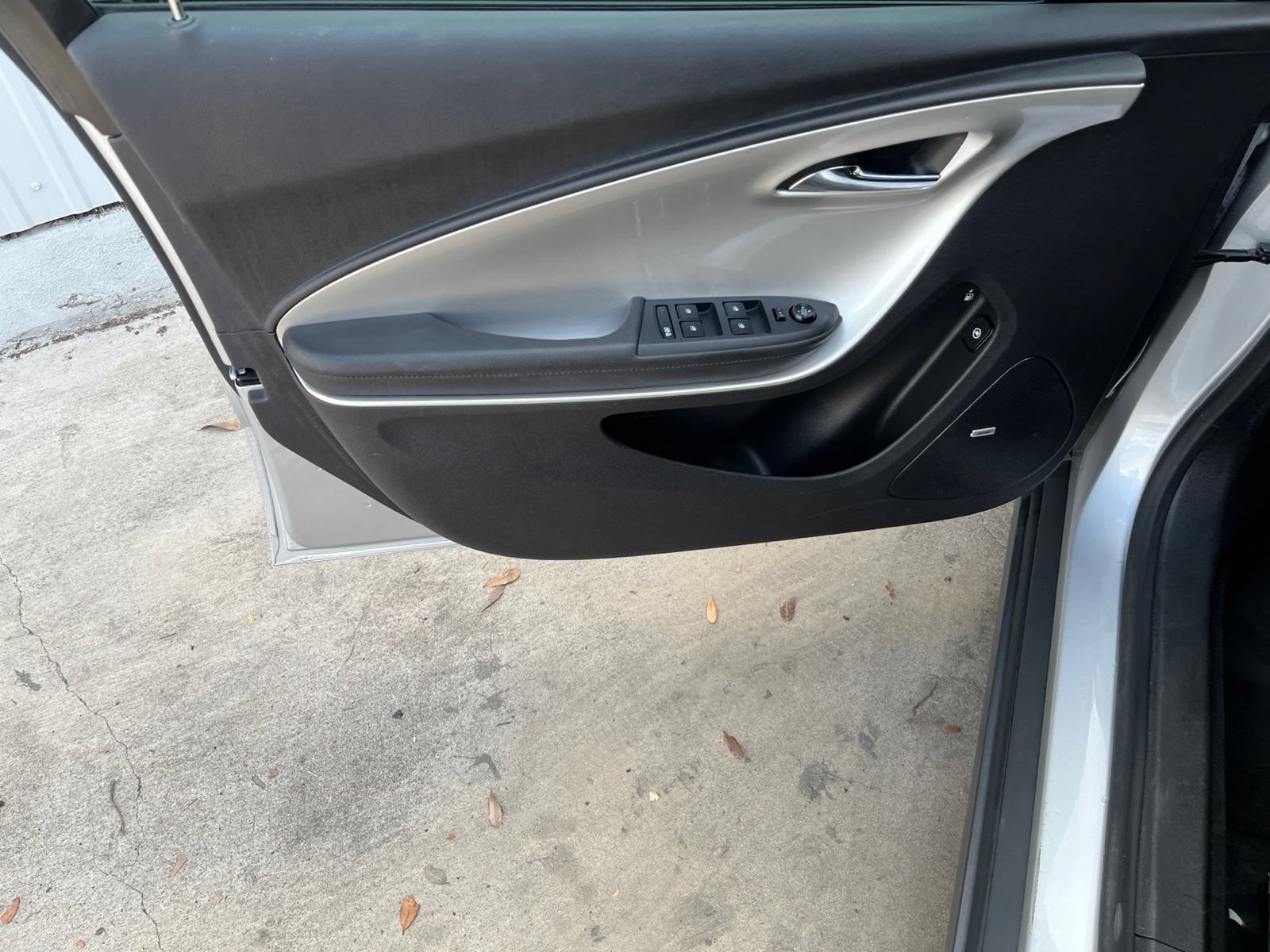 Used 2013 Chevrolet Volt Premium w/ Premium Trim Package FWD image 11