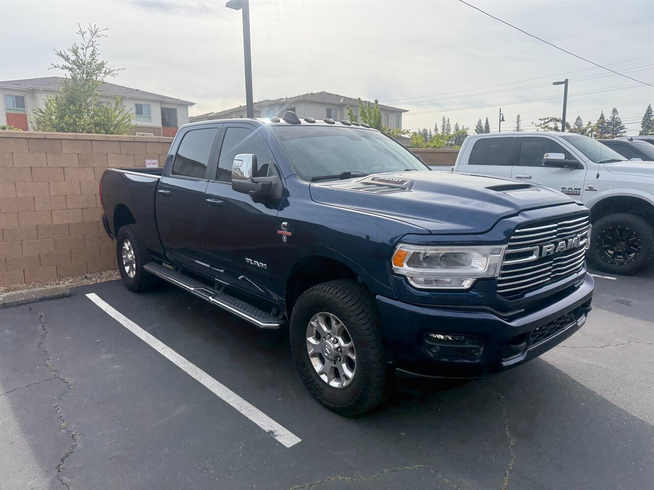 Used 2023 RAM 2500 Laramie AWD/4WD image 1