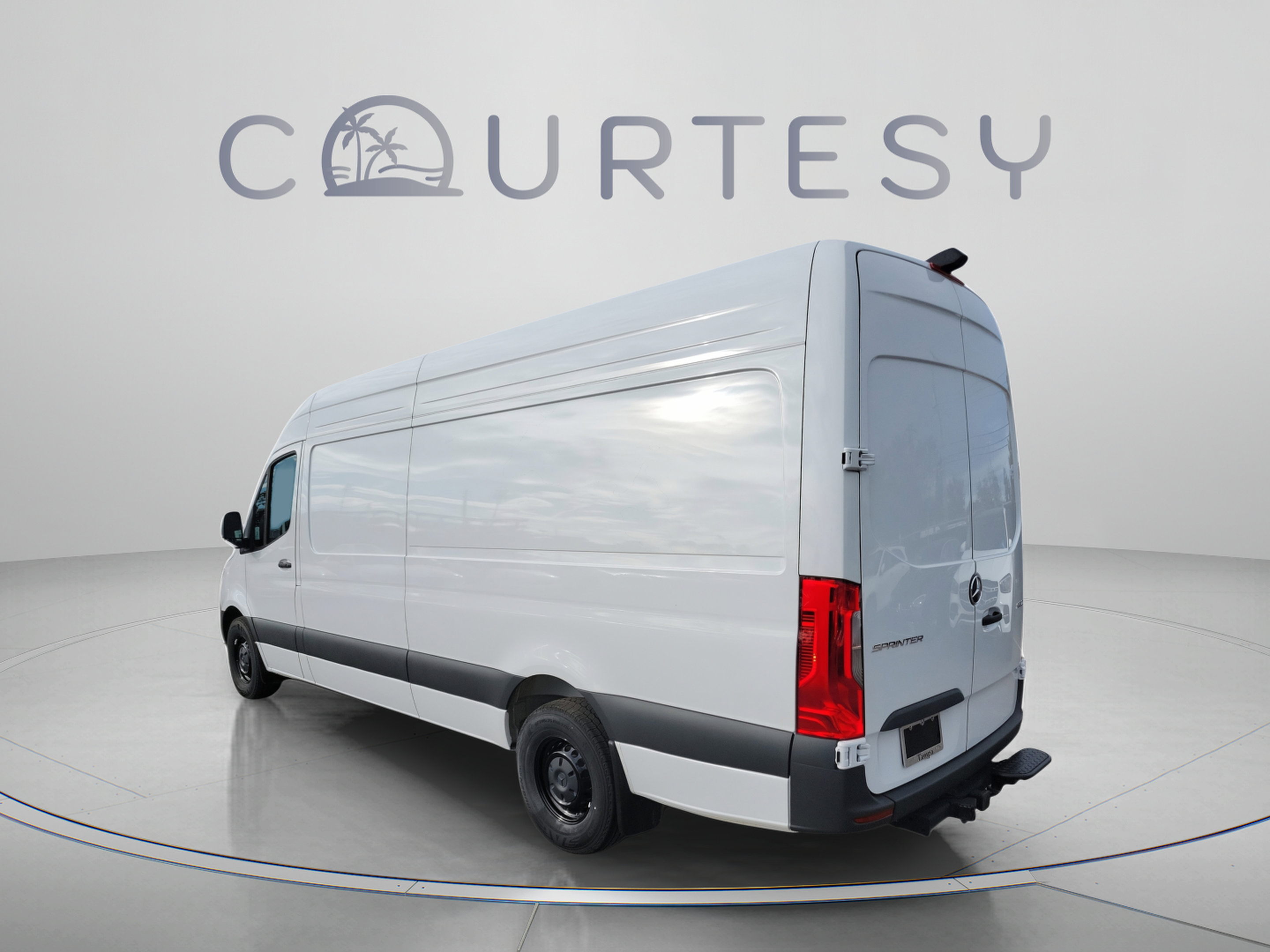 Used 2025 Mercedes-Benz Sprinter 2500 image 3