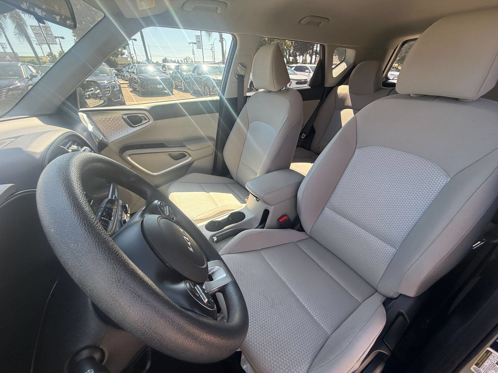 Used 2025 Kia Soul LX w/ LX Technology Package FWD image 32