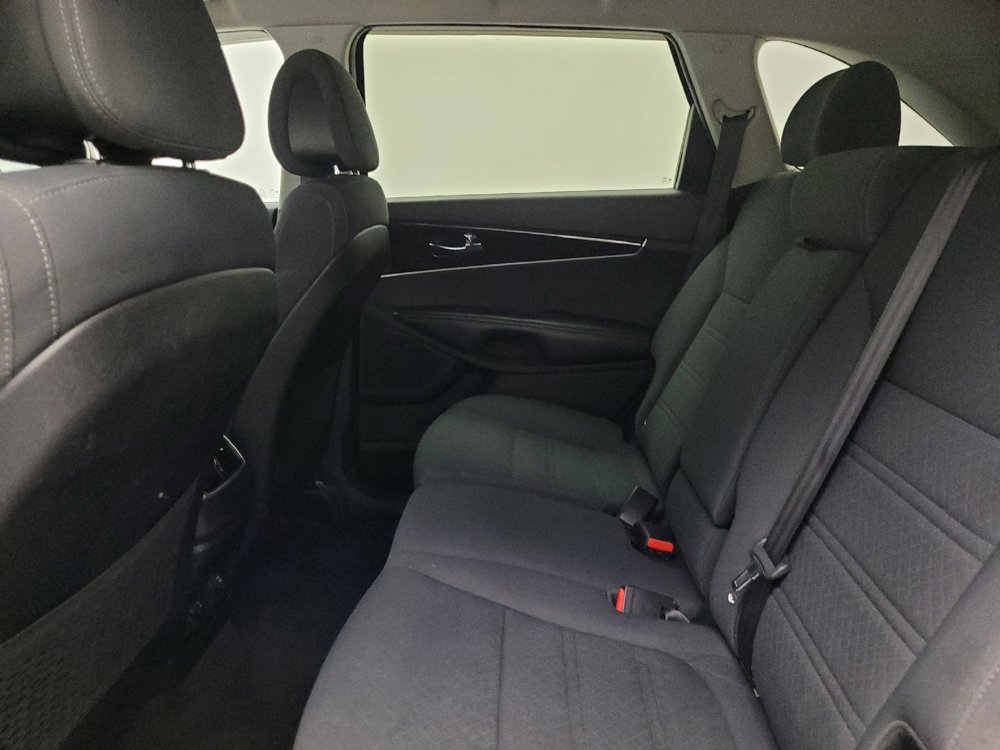 Used 2016 Kia Sorento LX image 18