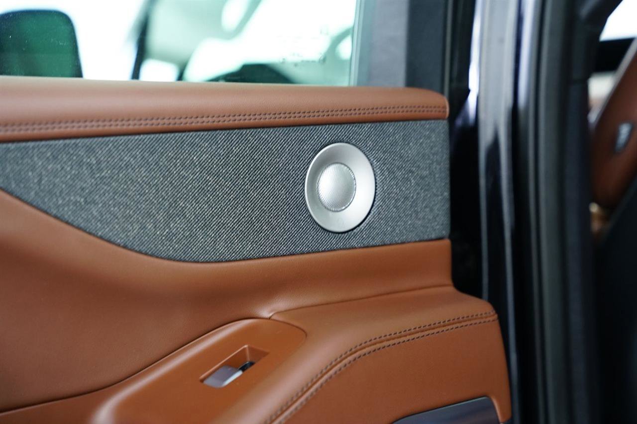 Used 2025 Lincoln Navigator Reserve image 25