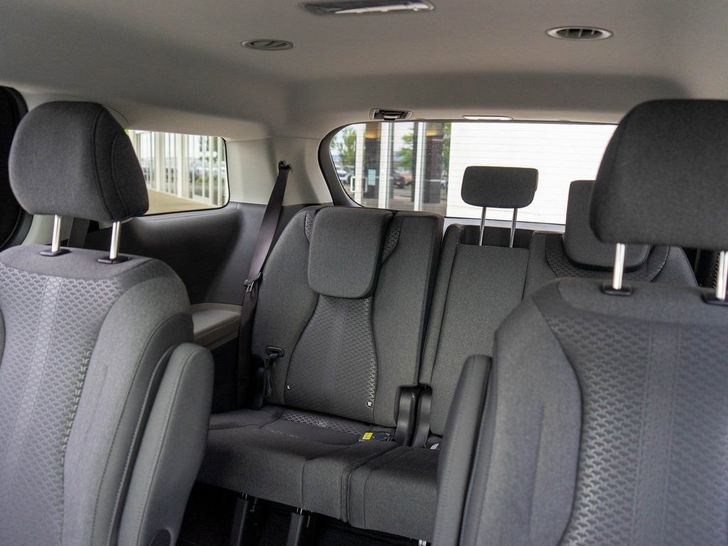 New 2026 Kia Carnival LX image 12