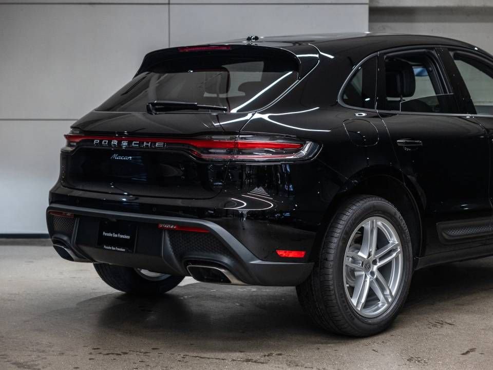 Certified 2026 Porsche Macan AWD/4WD image 16