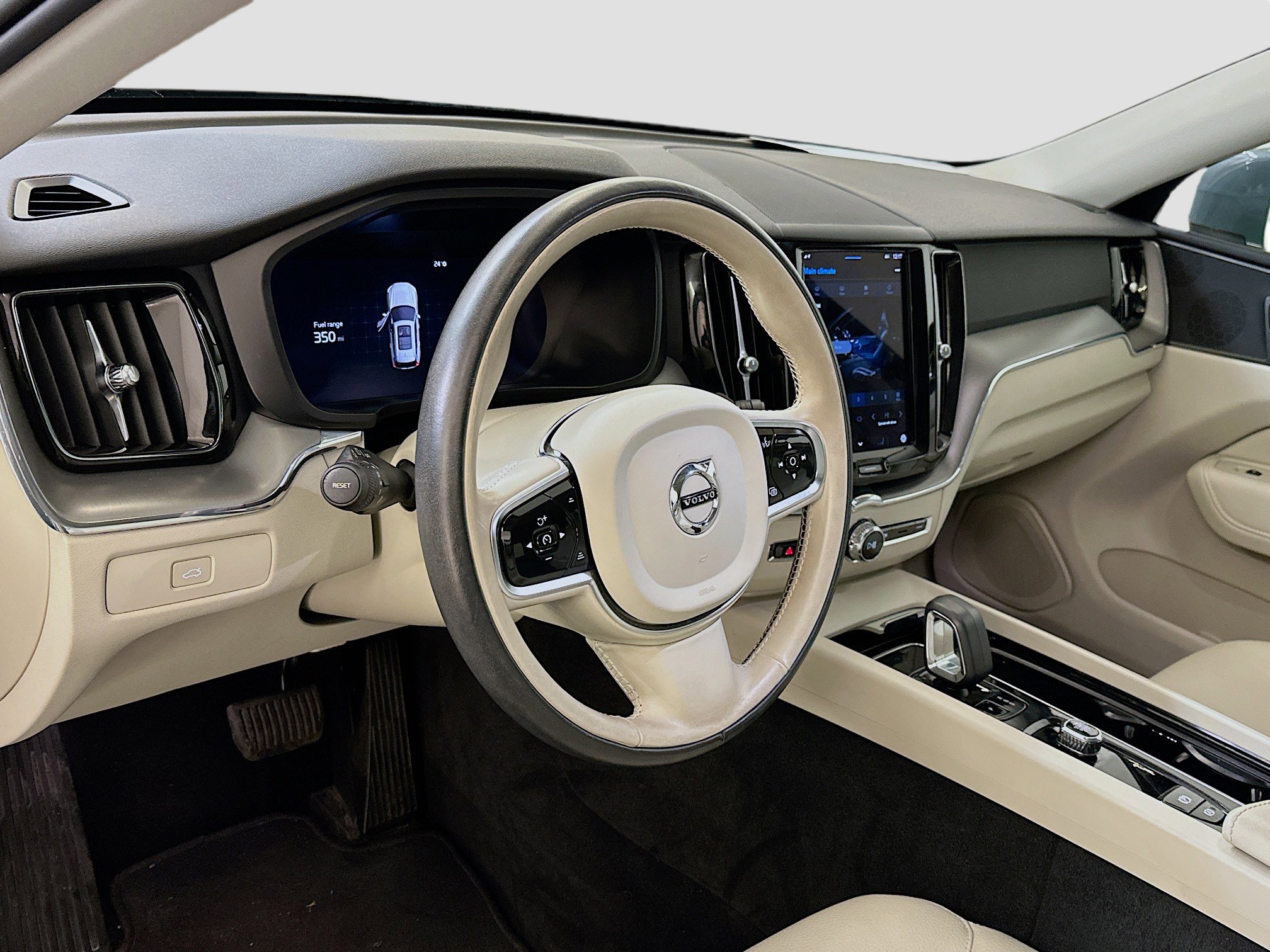 Used 2023 Volvo XC60 B5 Core image 18