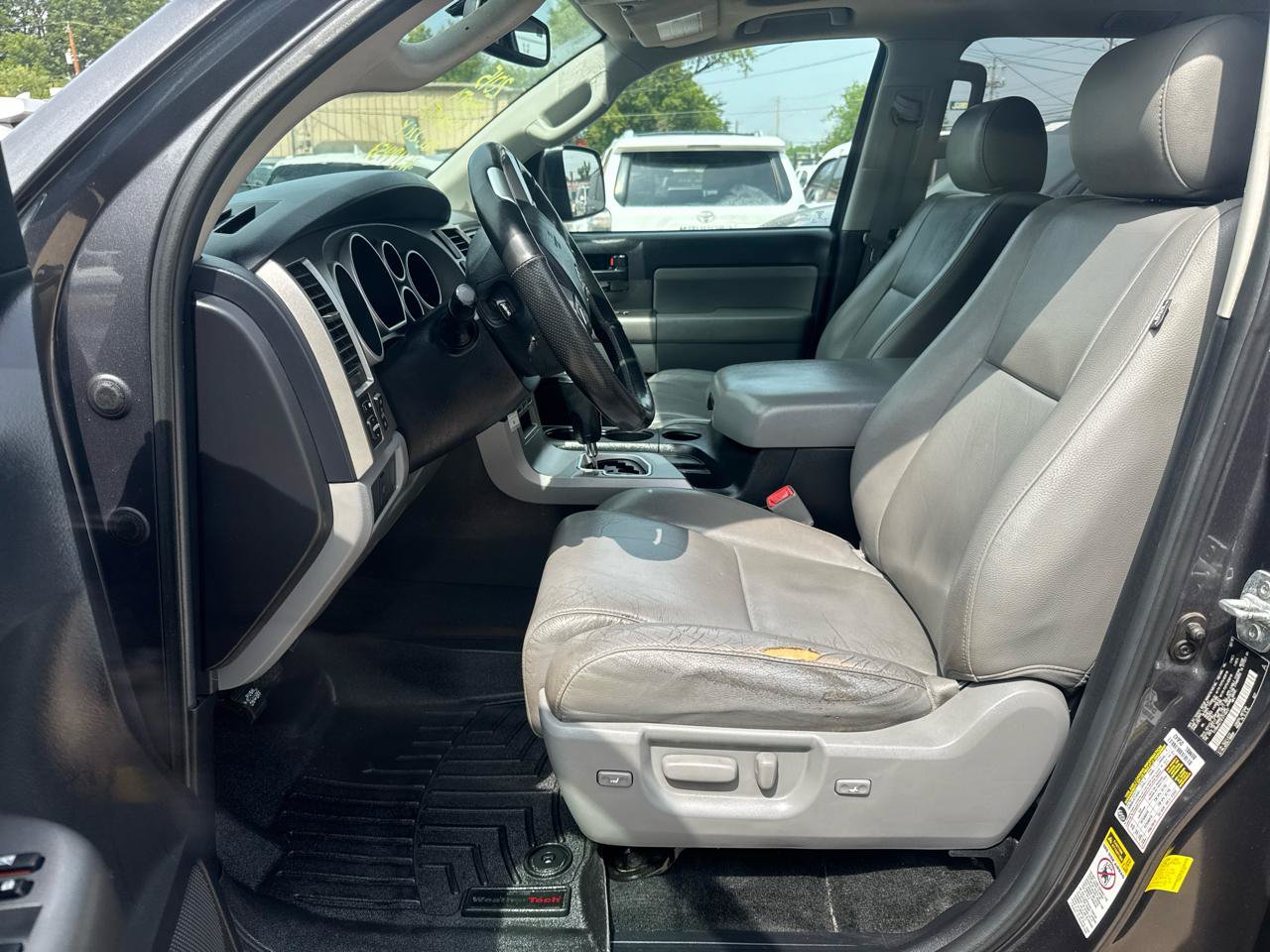 Used 2015 Toyota Sequoia SR5 w/ Premium Package AWD/4WD image 12