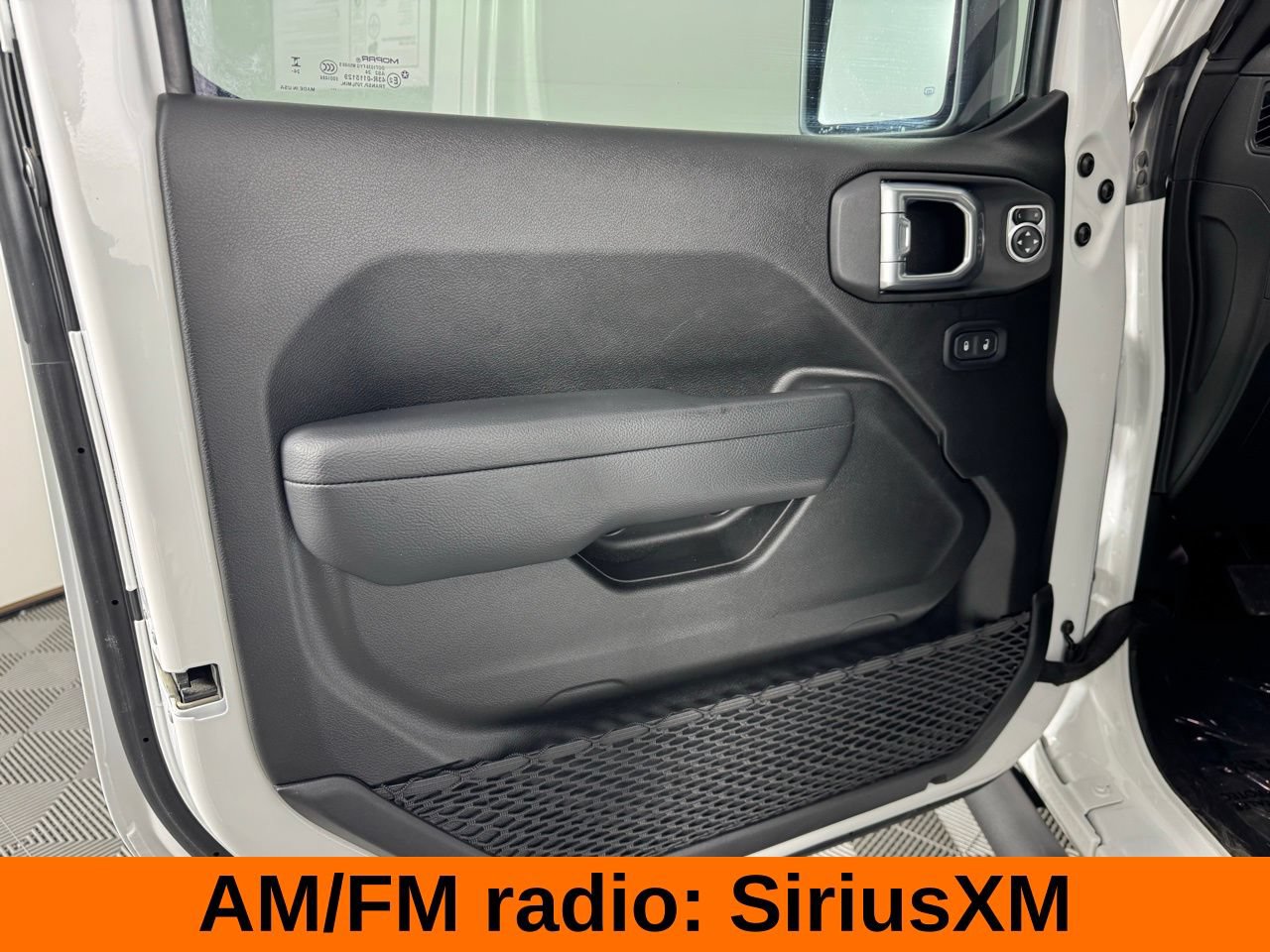 Used 2025 Jeep Gladiator Sport AWD/4WD image 9