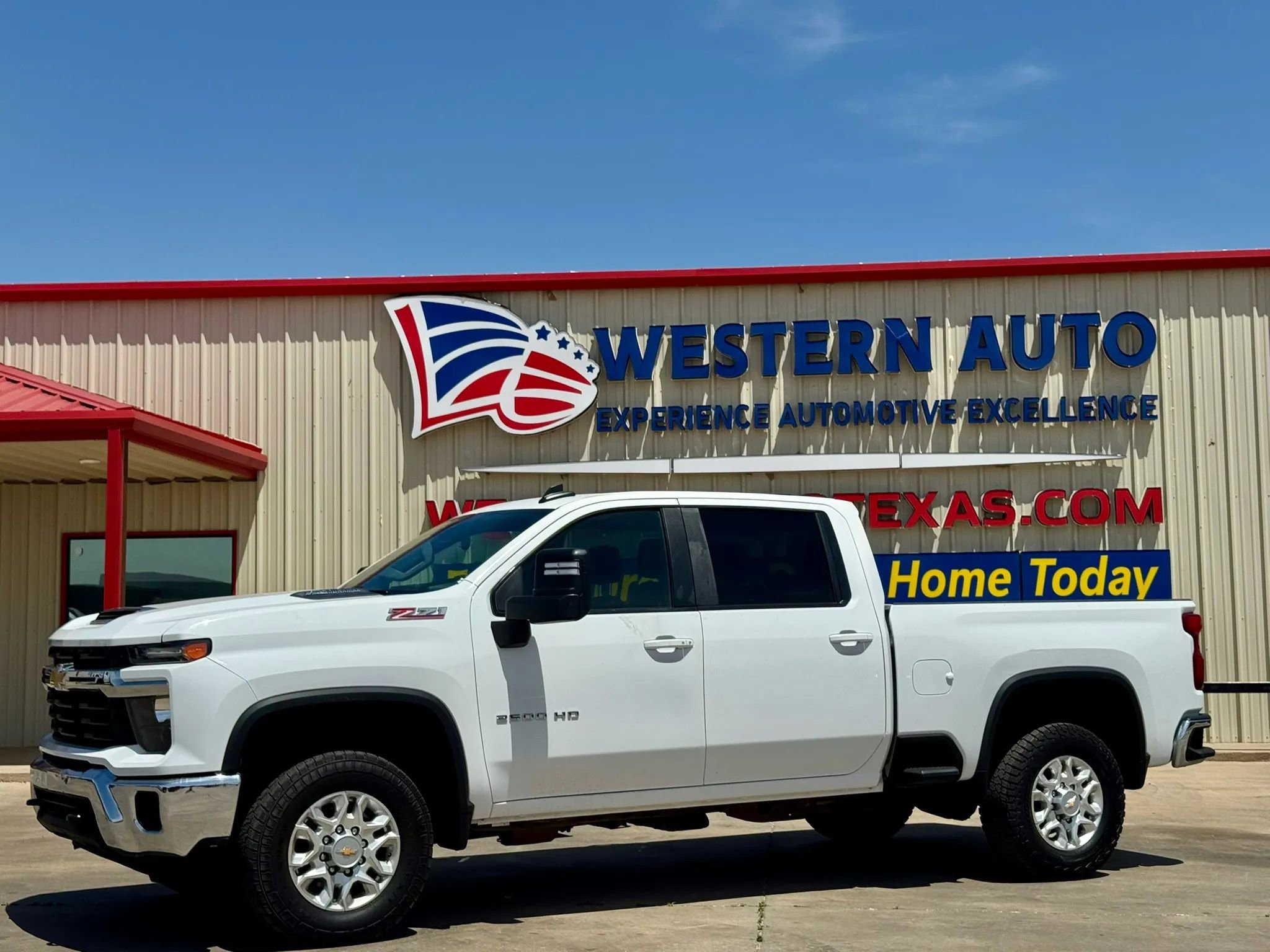 Used 2024 Chevrolet Silverado 2500 LT AWD/4WD image 2