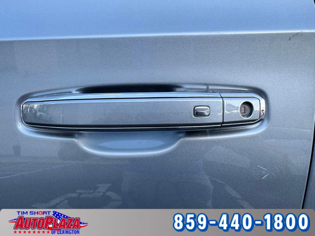 Used 2025 GMC Yukon XL Denali AWD/4WD image 51
