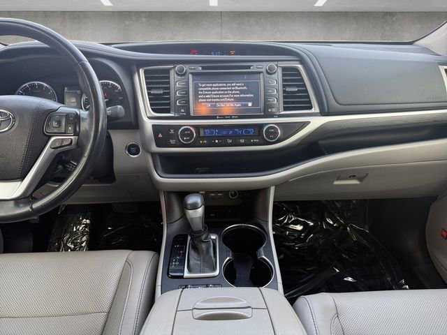 Used 2019 Toyota Highlander Limited Platinum image 3