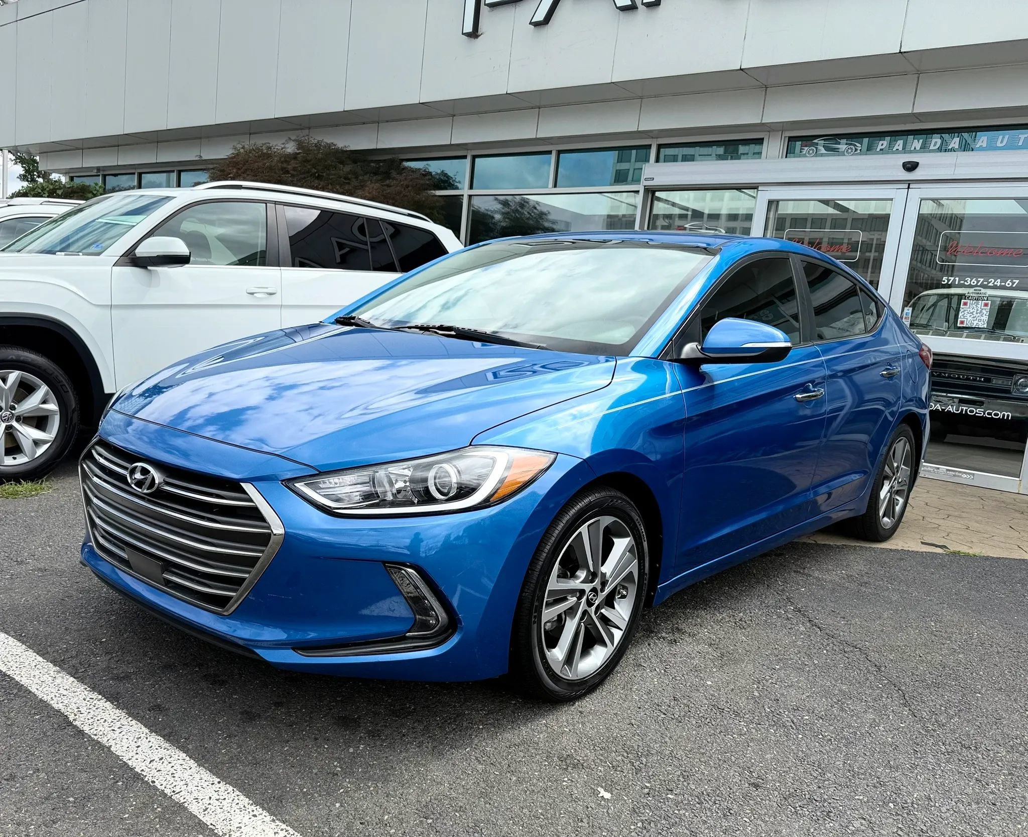 Used 2017 Hyundai Elantra Limited w/ Limited Ultimate Package 05 FWD image 3