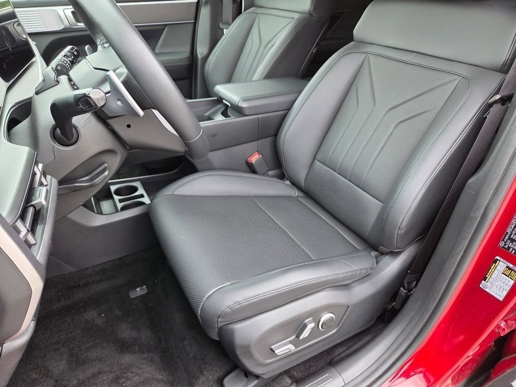 Used 2025 Hyundai Santa Fe SEL FWD image 6