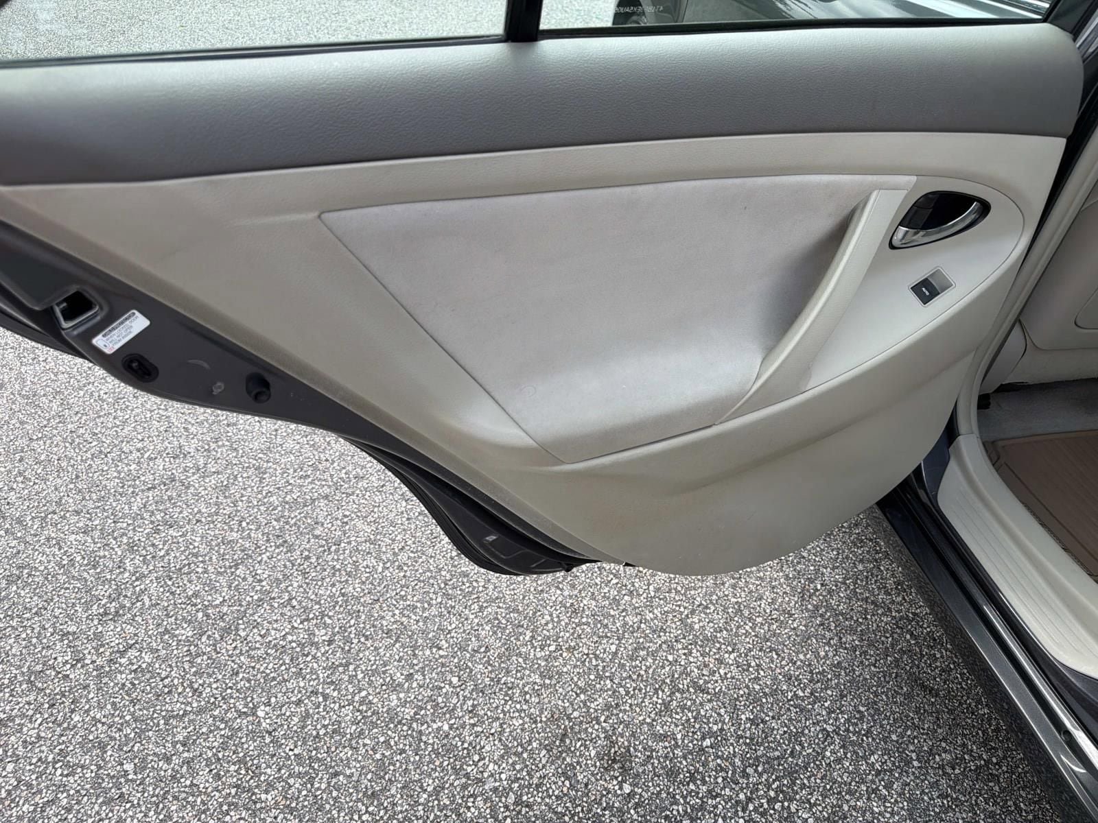 Used 2010 Toyota Camry LE FWD image 21