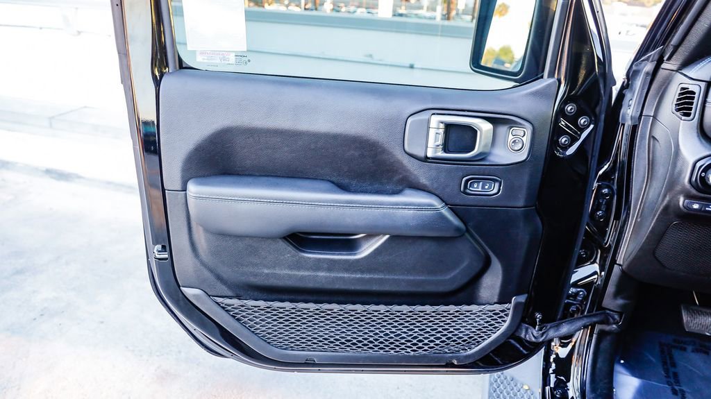 Used 2023 Jeep Wrangler Unlimited Rubicon 4xe image 24