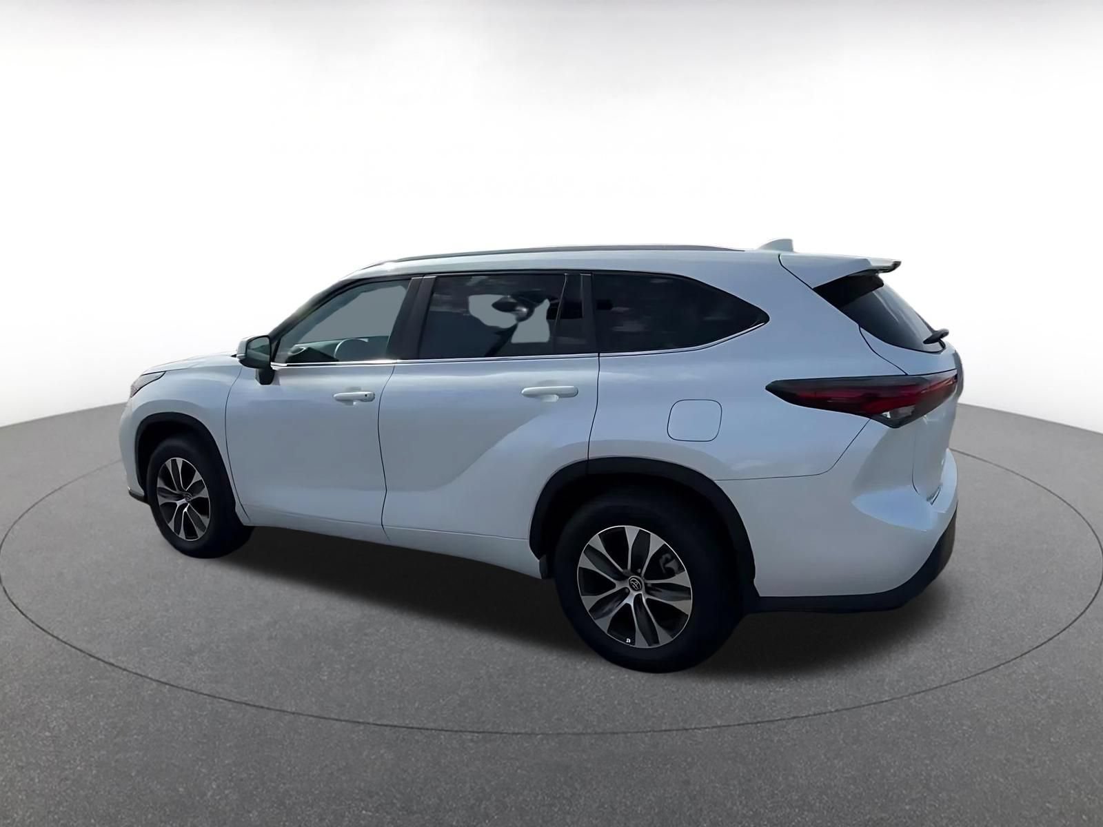 Used 2026 Toyota Highlander XLE AWD/4WD image 9