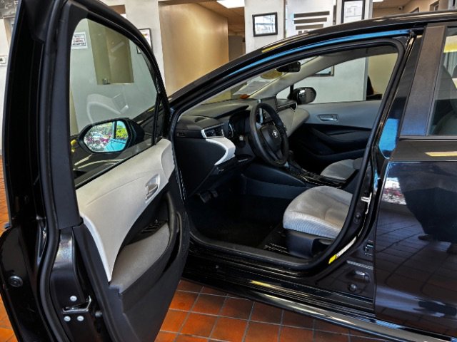 Used 2021 Toyota Corolla LE FWD image 24