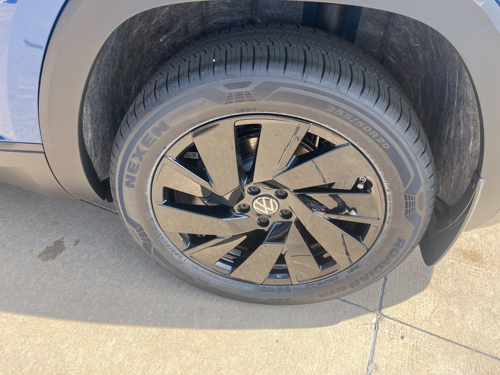 New 2025 Volkswagen Atlas Cross Sport SE image 19