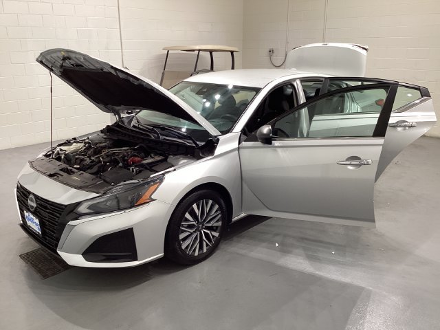Used 2024 Nissan Altima 2.5 SV FWD image 10