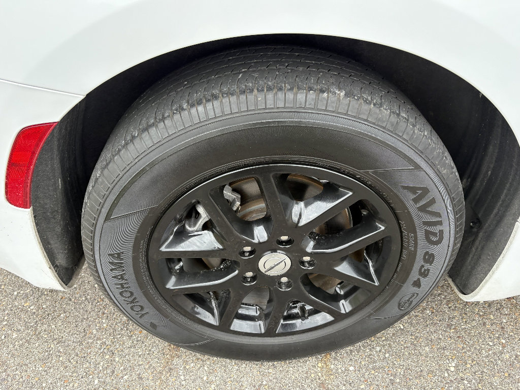 Used 2024 Chrysler Pacifica Touring-L image 11