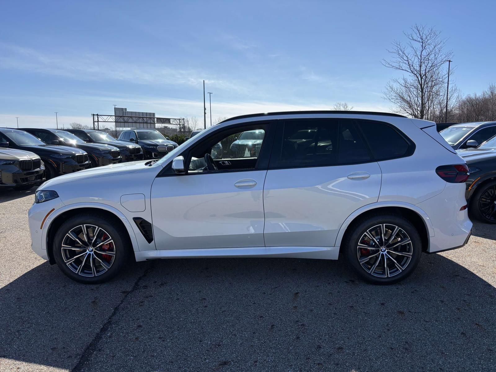 New 2026 BMW X5 xDrive50e image 8