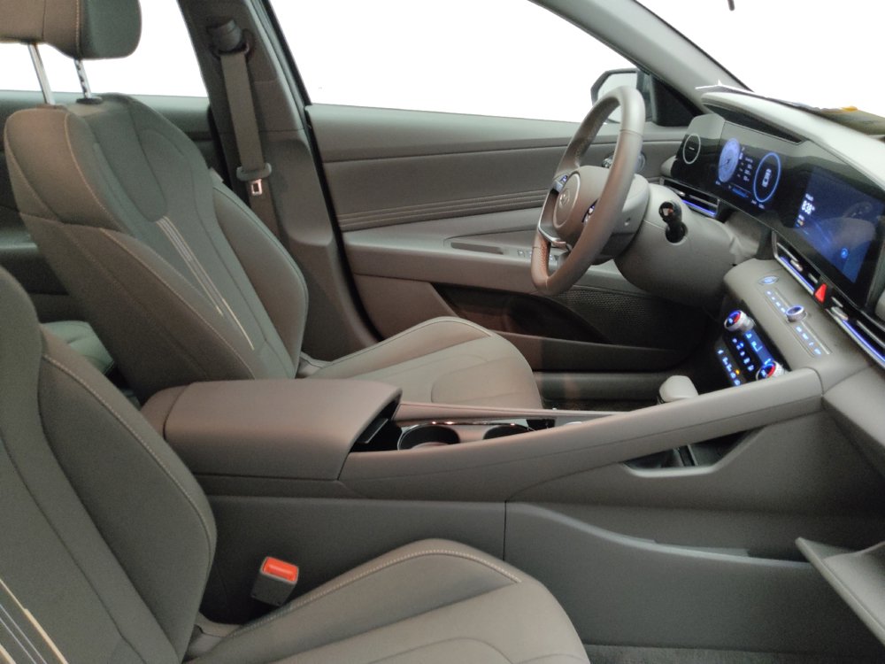 Used 2025 Hyundai Elantra SEL FWD image 21