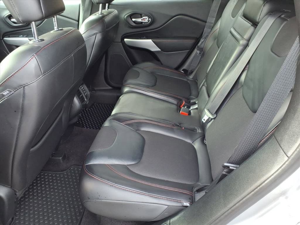 Used 2017 Jeep Cherokee Trailhawk w/ Cold Weather Group image 14