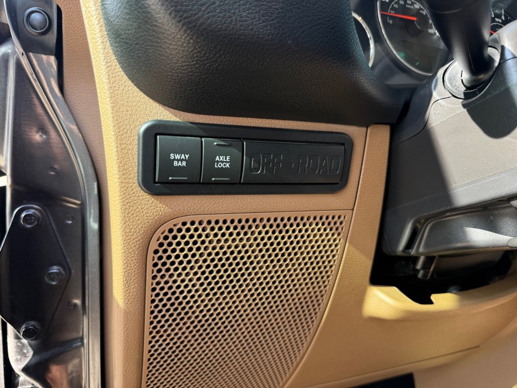 Used 2018 Jeep Wrangler Unlimited Rubicon w/ Connectivity Group AWD/4WD image 18
