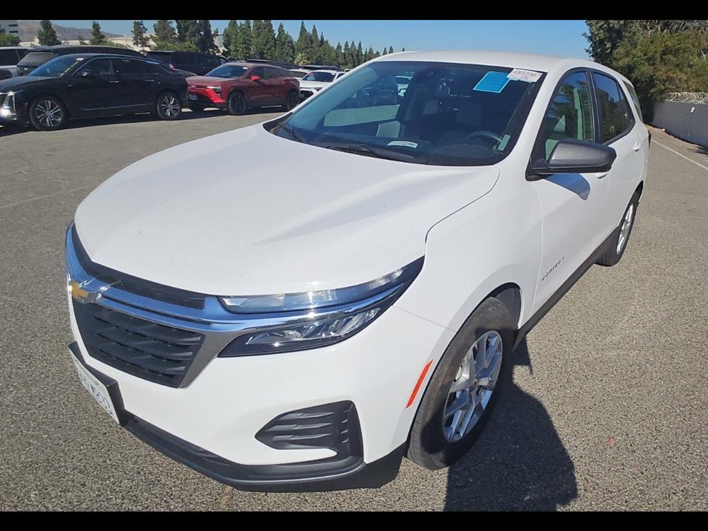 Used 2023 Chevrolet Equinox LS w/ LS Convenience Package FWD image 3