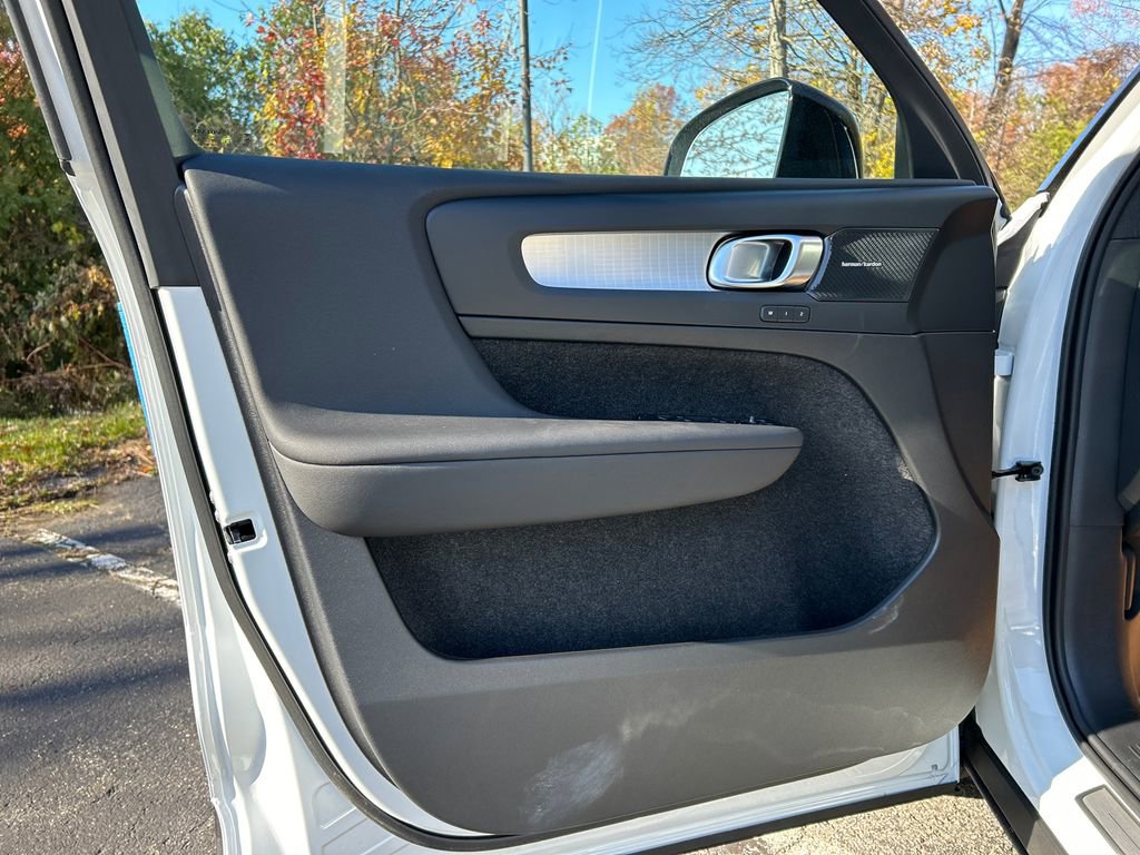 New 2026 Volvo XC40 B5 Ultra w/ Climate Package AWD/4WD image 9