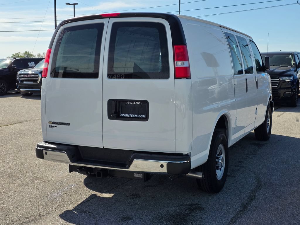 Used 2024 Chevrolet Express 3500 w/ Driver Convenience Package RWD image 8