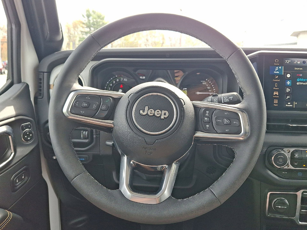Used 2025 Jeep Wrangler Unlimited Sahara AWD/4WD image 17