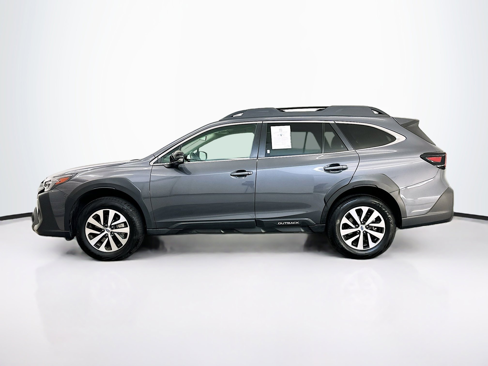 Used 2025 Subaru Outback Premium image 4