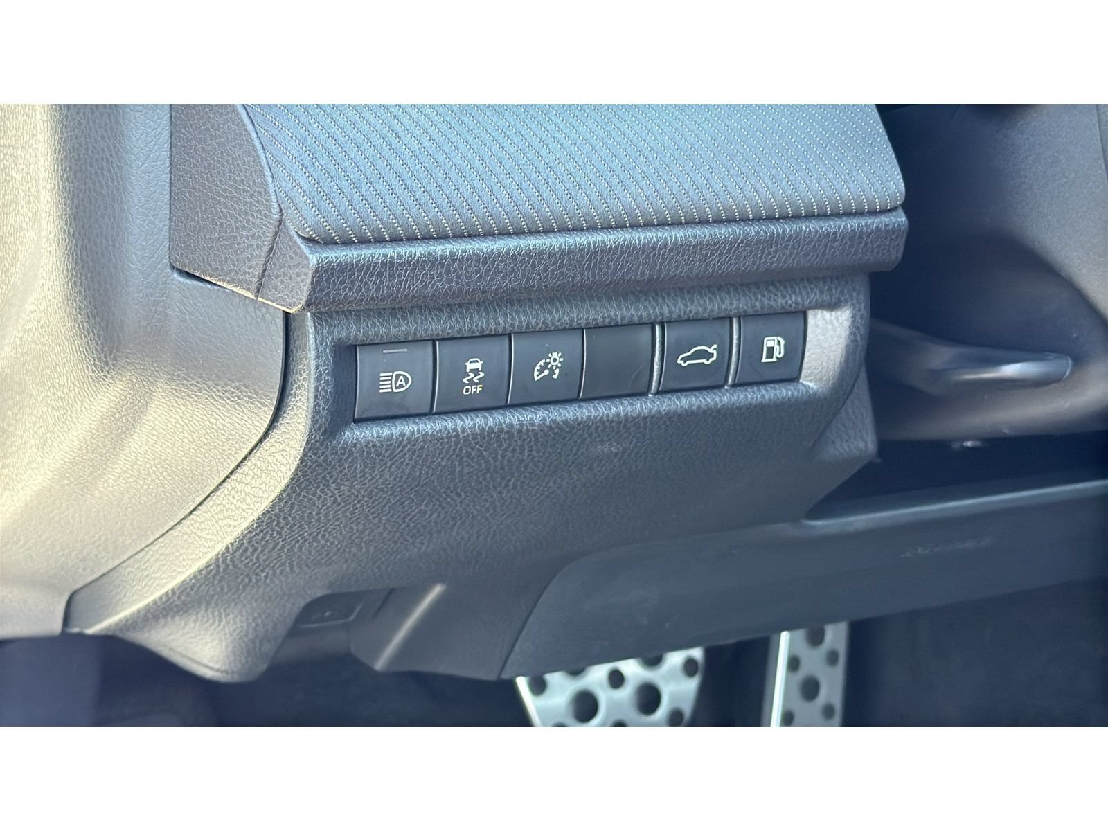 Certified 2025 Toyota Camry SE FWD image 15