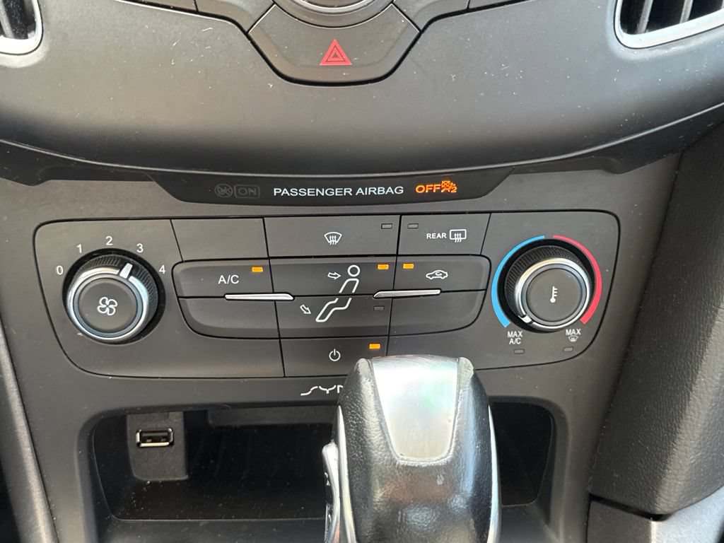 Used 2016 Ford Focus SE w/ Equipment Group 201A FWD image 24