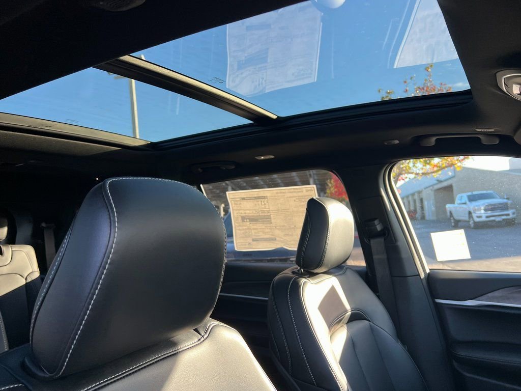 New 2025 Jeep Grand Cherokee L Limited w/ Black Appearance Package image 13