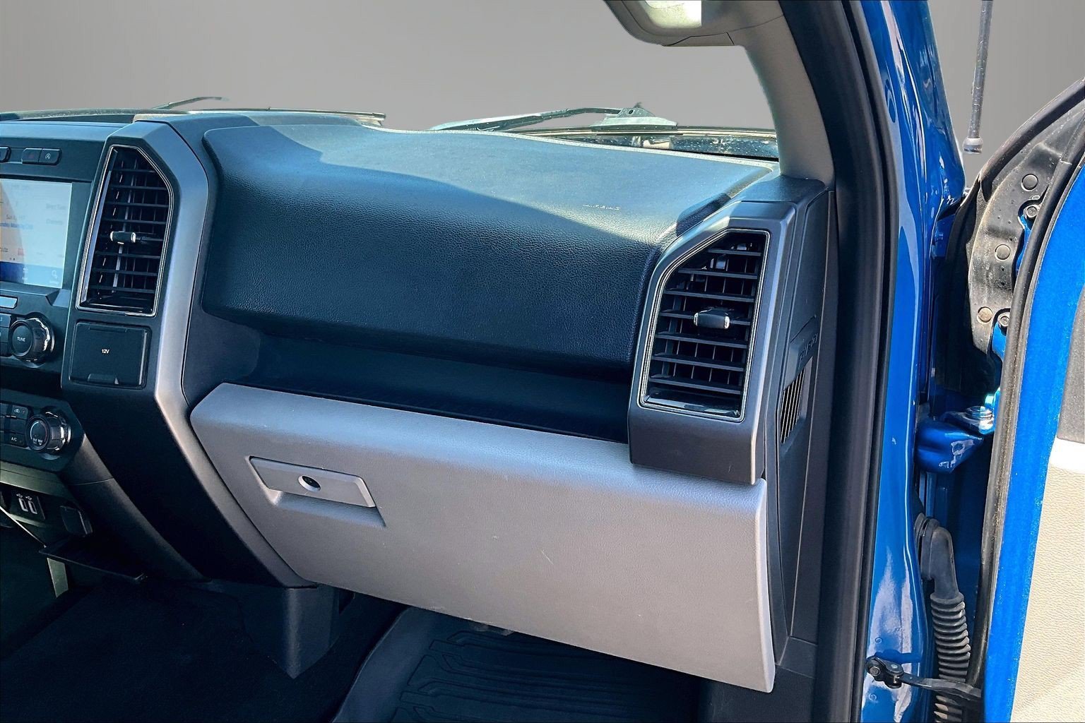 Used 2020 Ford F150 XLT w/ Equipment Group 302A Luxury AWD/4WD image 26