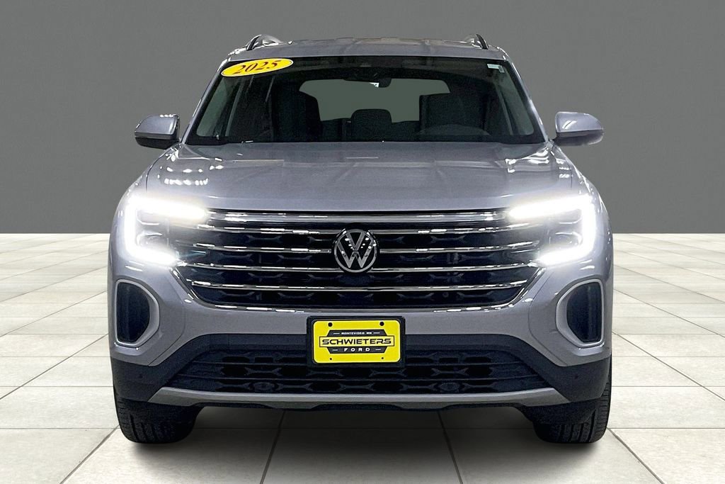 Used 2025 Volkswagen Atlas SE image 3