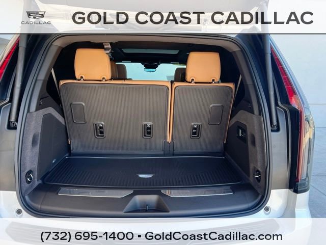 Used 2023 Cadillac Escalade Premium Luxury w/ LPO, Floor Liner Package AWD/4WD image 16