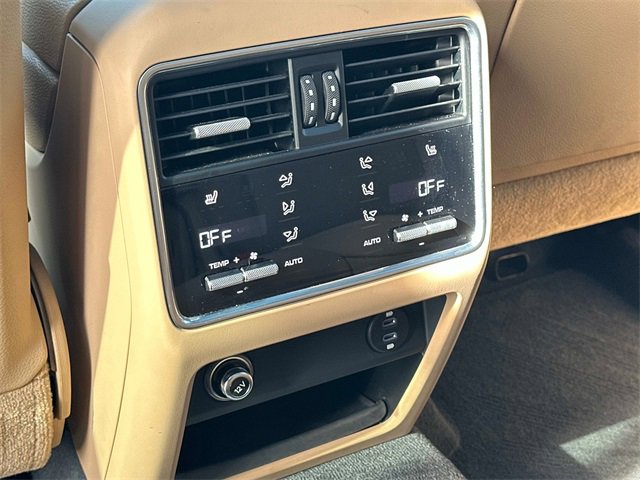 Used 2023 Porsche Cayenne Platinum Edition image 18