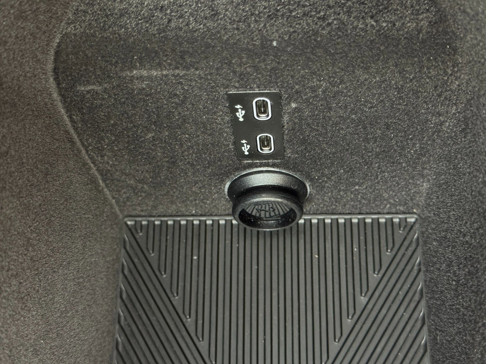 Used 2024 BMW i7 xDrive60 image 36