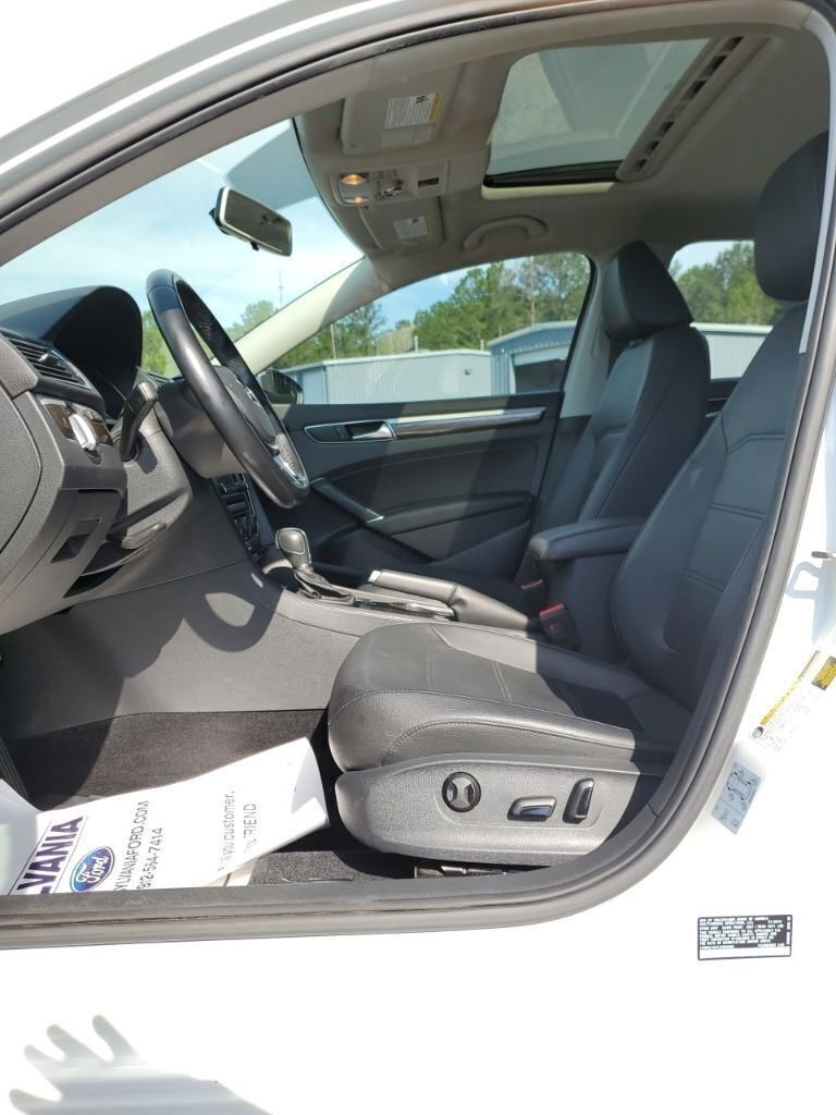 Used 2018 Volkswagen Passat 2.0T SE FWD image 28