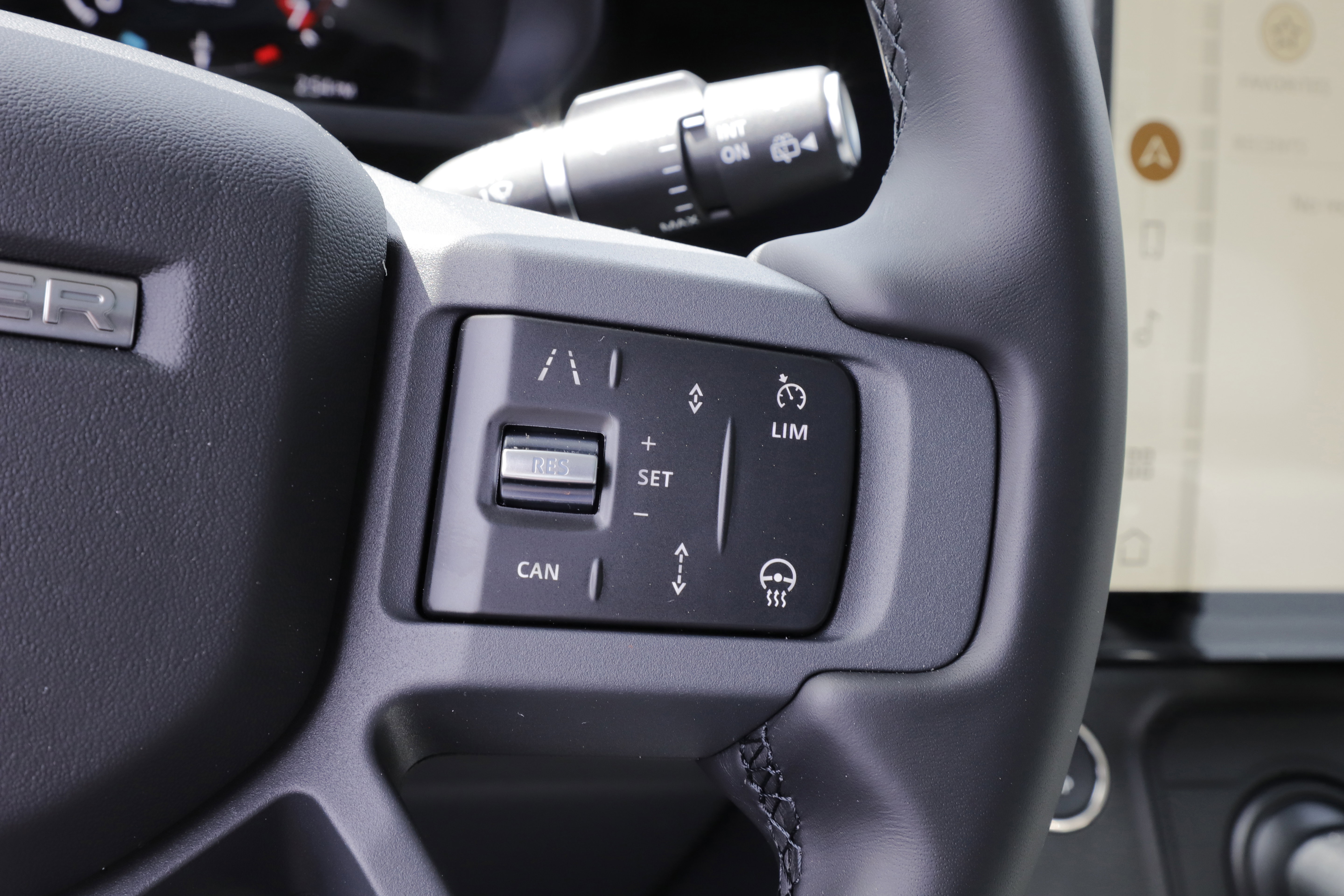 New 2026 Land Rover Defender 110 X-Dynamic SE image 24