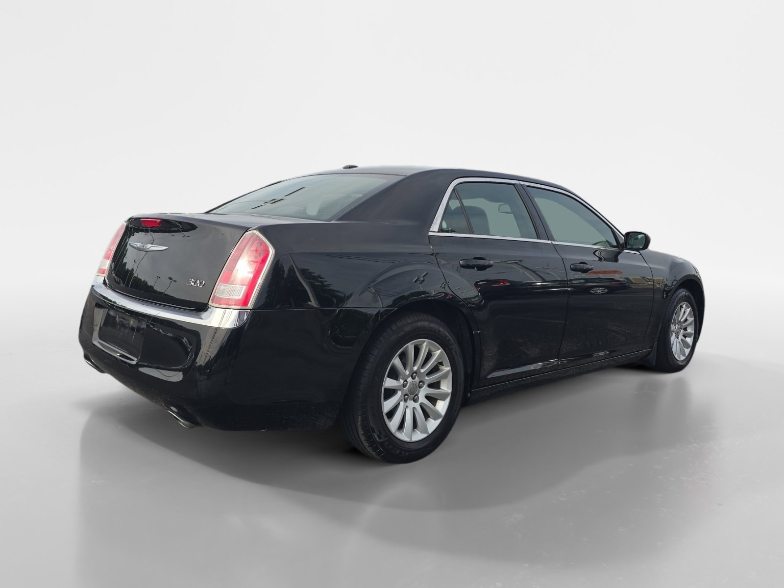 Used 2012 Chrysler 300 RWD image 4