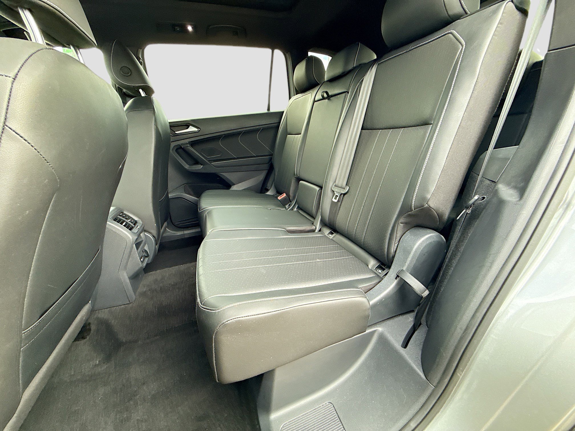 Used 2023 Volkswagen Tiguan SE R-Line image 20