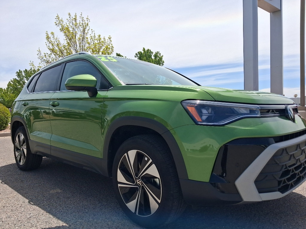 Used 2025 Volkswagen Taos SE AWD/4WD image 23