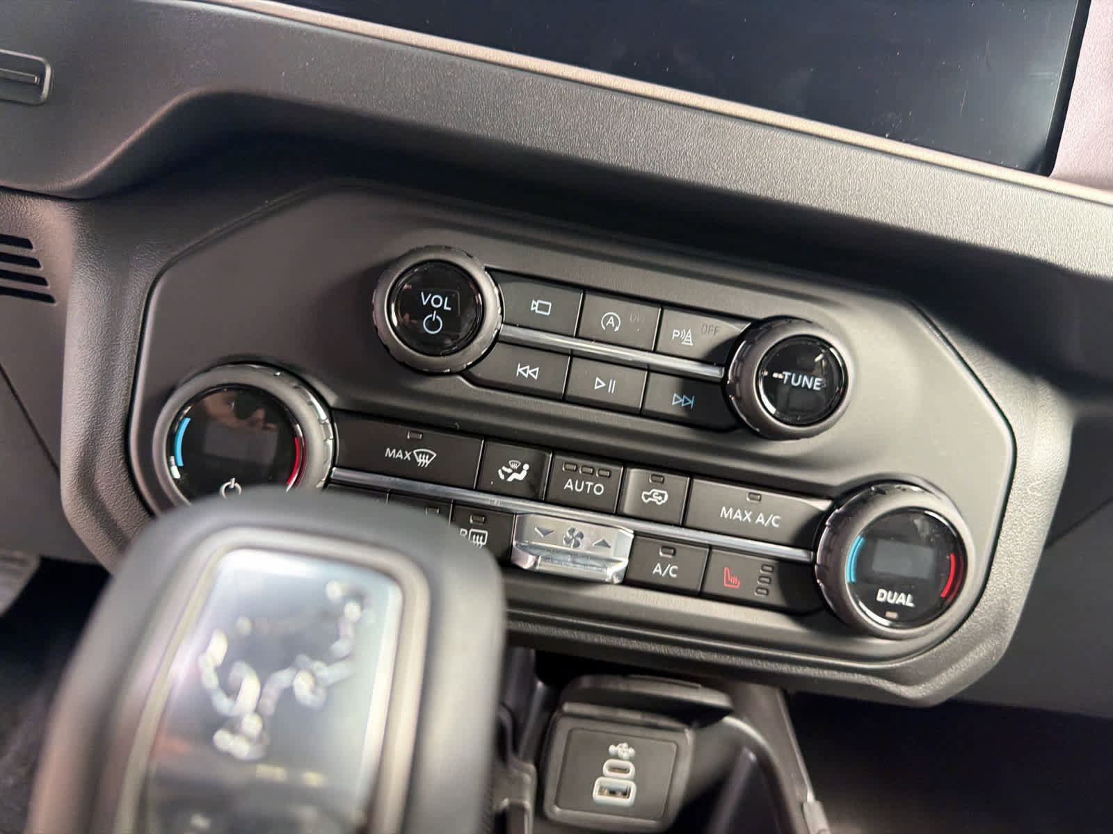 New 2026 Ford Bronco Outer Banks AWD/4WD image 21