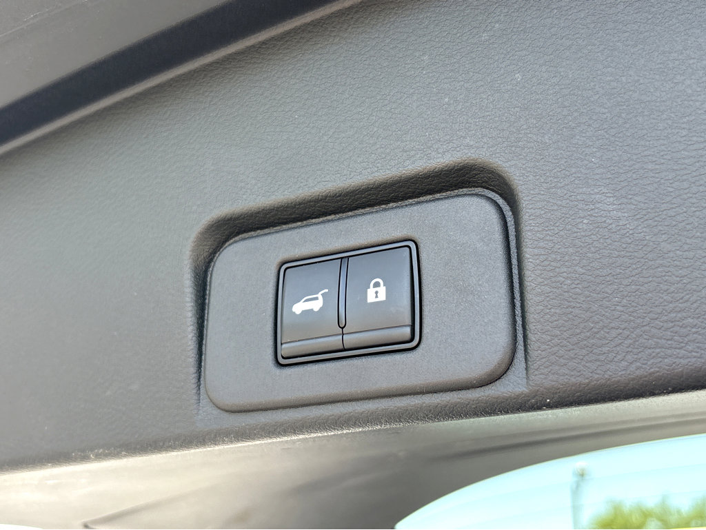 Used 2025 Nissan Rogue SV w/ SV Premium Package image 27