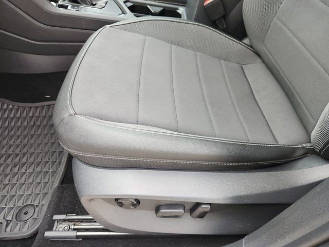 Used 2023 Volkswagen Taos SE w/ Panoramic Sunroof Package image 26